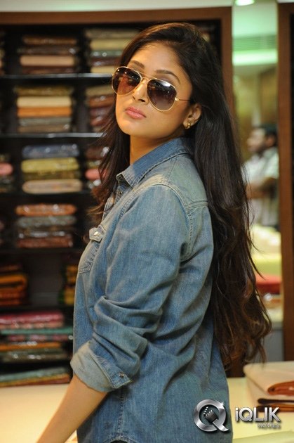 Sushma-Raj-On-The-Sets-Of-Maaya-Movie